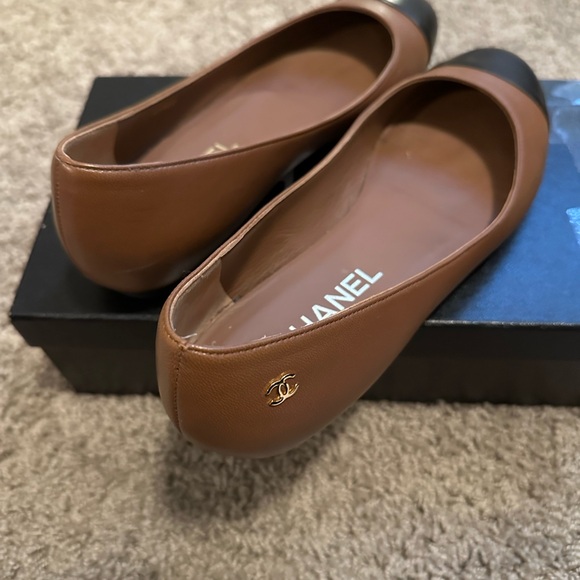 Chanel Brown and Black Leather Flats - Picture 5 of 8